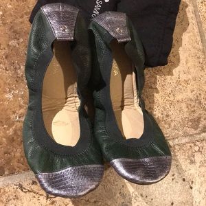 Yosi Samra green silver ballet flats & travel bag